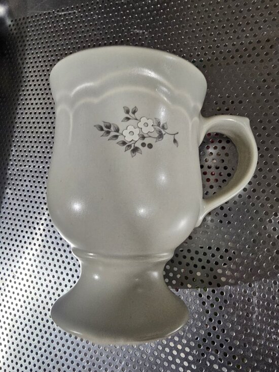 Pfaltzgraff Other - PFALTZGRAFF Retired 1984 Vintage HEIRLOOM Pedestal Stoneware Coffee Mug Floral